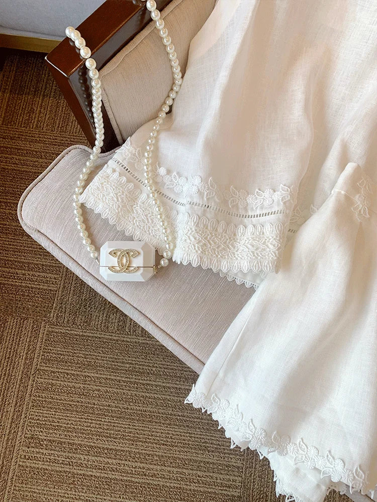 Conjunto Linho Bordado com Renda Branca – Delicadeza e Elegância em Duas Peças