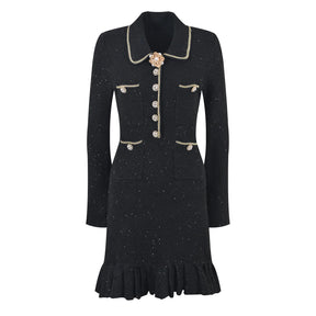 Vestido Tweed com Pérolas e Botões de Cristal – Silhueta Slim e Elegância Atemporal