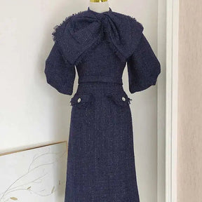 Vestido Tweed – Laço com Tassel, Manga Bufante, Cintura Alta, Slim Vintage Elegante