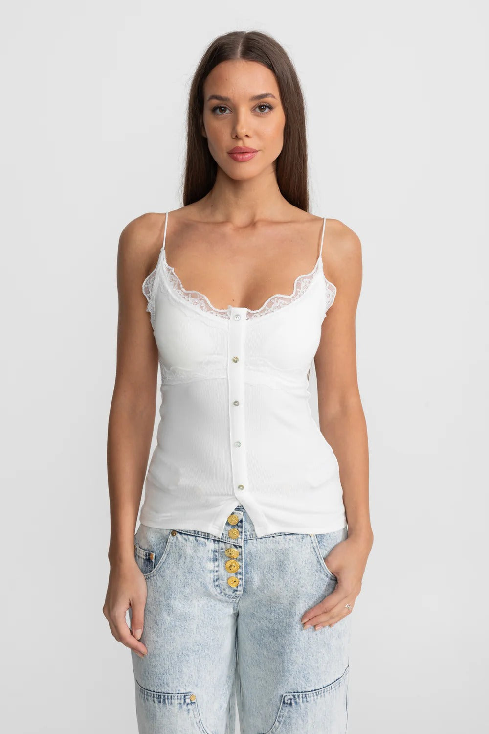 Camisete Harmonia com Renda Delicada e Caimento Ajustado