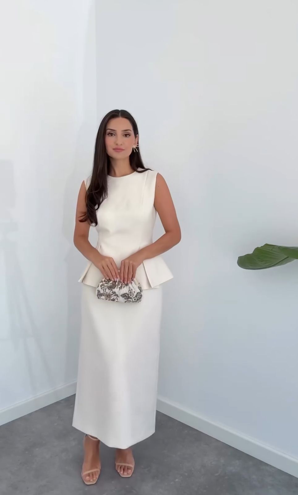 Conjunto Top Slim Sem Mangas & Saia Midi de Cintura Alta