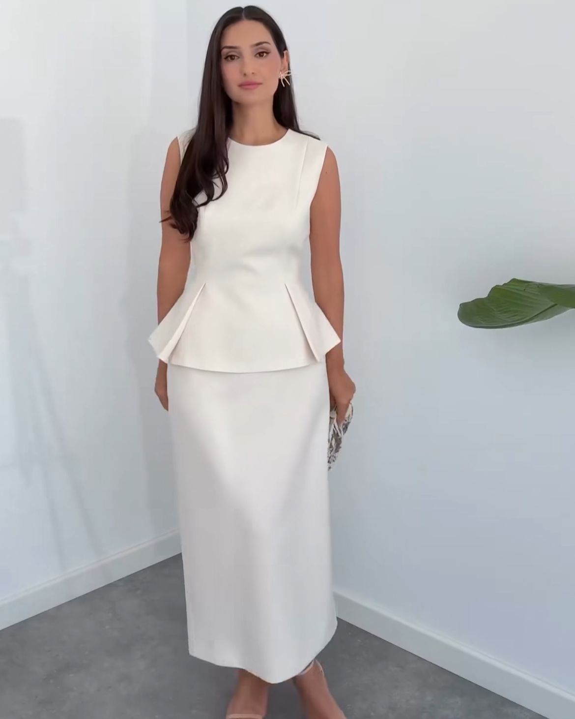 Conjunto Top Slim Sem Mangas & Saia Midi de Cintura Alta