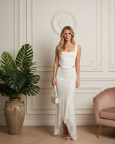 Conjunto Longo Elegante com Sobreposição em Renda Delicada