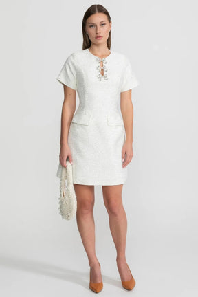 Vestido A-Linha com Laço e Pedrarias Bordadas à Mão – Elegância e Sofisticação