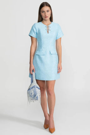 Vestido A-Linha com Laço e Pedrarias Bordadas à Mão – Elegância e Sofisticação