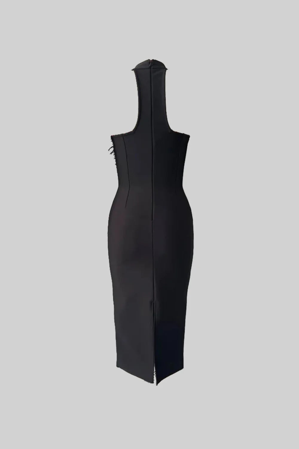 Vestido Midi Halter com Bordados à Mão e Plumas – Elegância Ícone de Festa