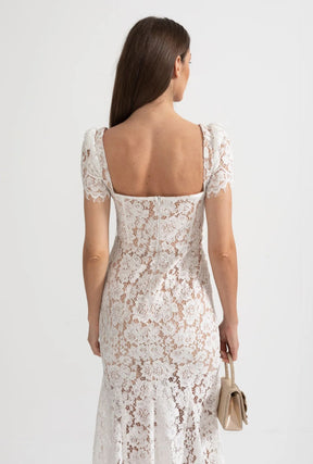 Vestido Longo de Renda Bordada - Silhueta Sereia com Estrutura Interna e Elegância Atemporal
