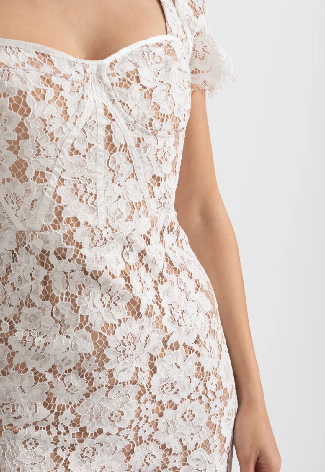 Vestido Longo de Renda Bordada - Silhueta Sereia com Estrutura Interna e Elegância Atemporal
